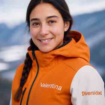 Valentina instructora de ski en Cerro Catedral enseñando técnica con paciencia en San Carlos de Bariloche